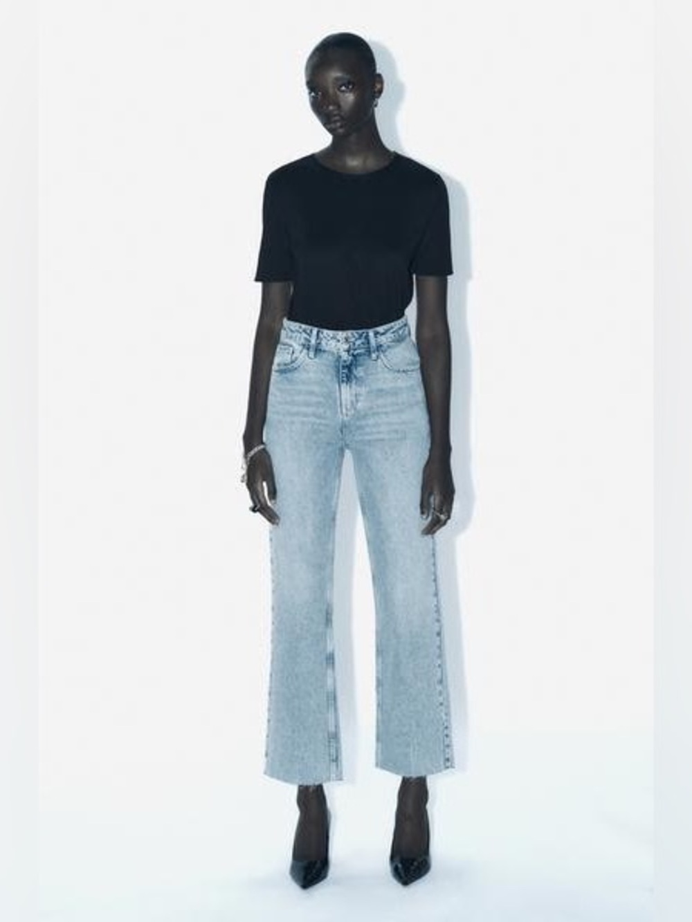 Zara Straight Leg Light Wash‎ Jeans Size 6